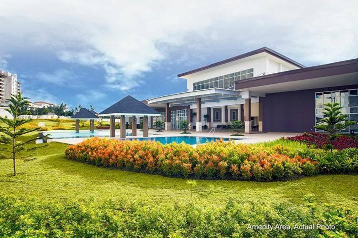 Smdc Tagaytay Taal Lake Condo Cook Netflix No Balcony No Free Parking タガイタイ エクステリア 写真