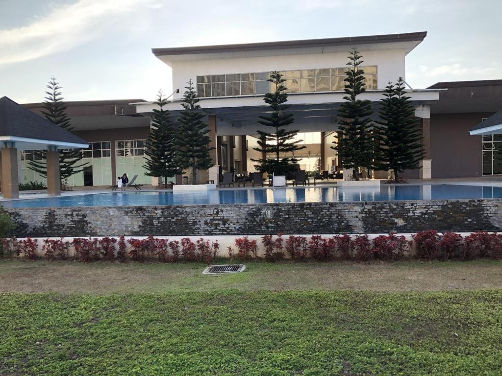 Smdc Tagaytay Taal Lake Condo Cook Netflix No Balcony No Free Parking タガイタイ エクステリア 写真