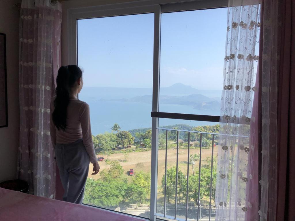 Smdc Tagaytay Taal Lake Condo Cook Netflix No Balcony No Free Parking タガイタイ エクステリア 写真