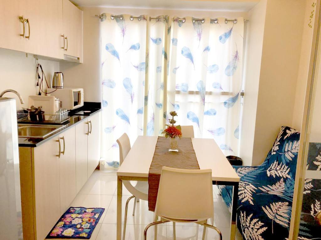 Smdc Tagaytay Taal Lake Condo Cook Netflix No Balcony No Free Parking タガイタイ エクステリア 写真