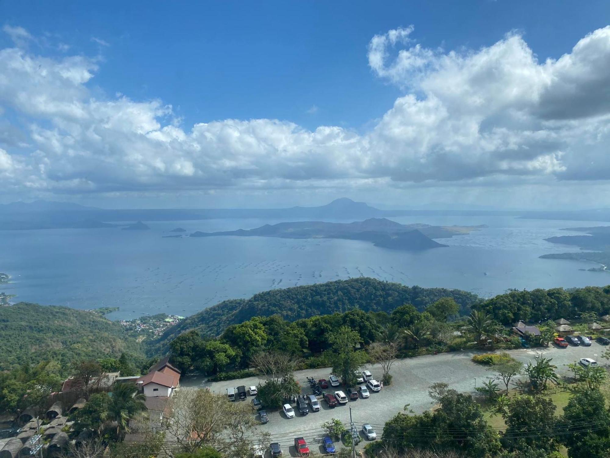 Smdc Tagaytay Taal Lake Condo Cook Netflix No Balcony No Free Parking タガイタイ エクステリア 写真