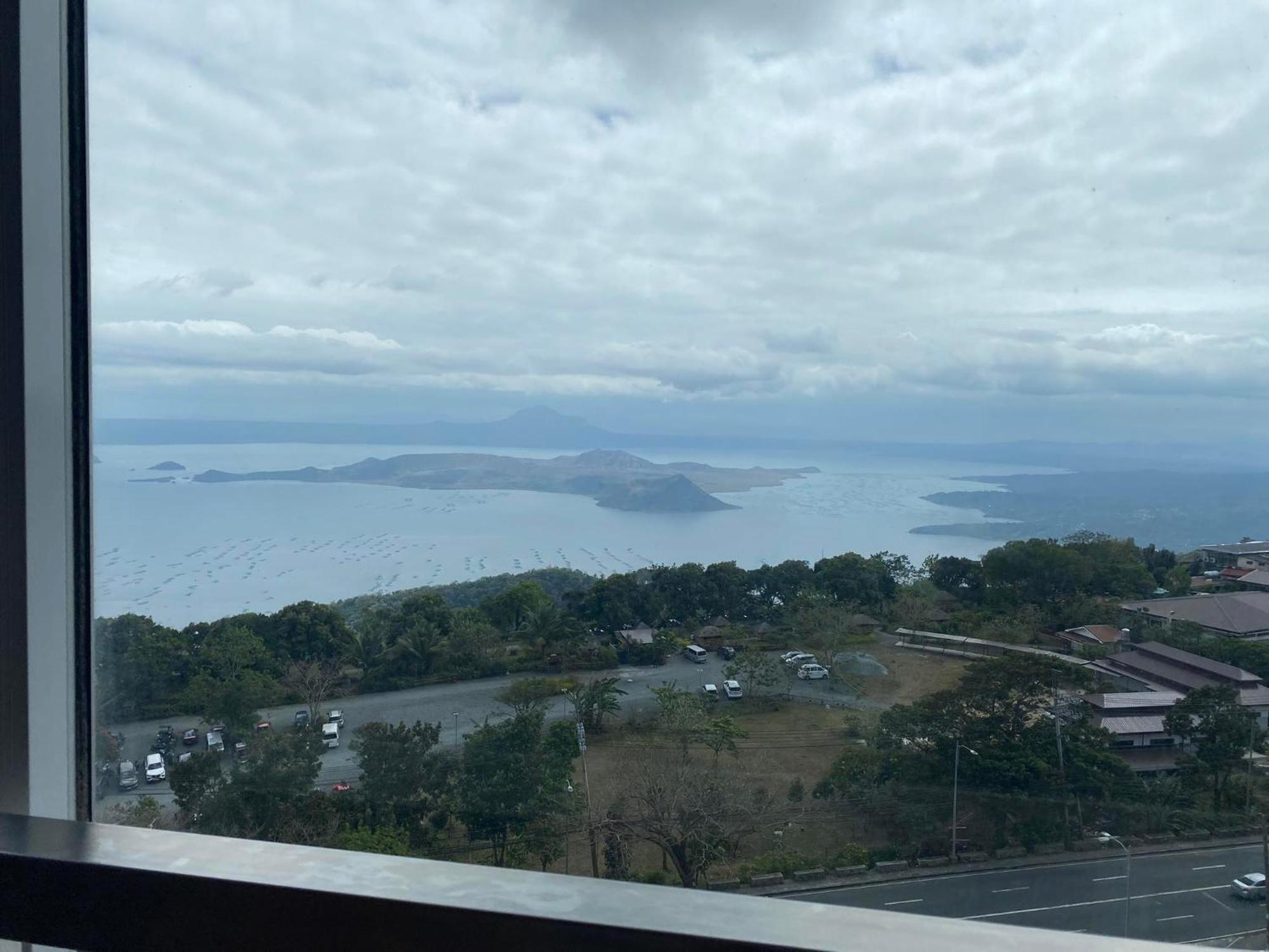 Smdc Tagaytay Taal Lake Condo Cook Netflix No Balcony No Free Parking タガイタイ エクステリア 写真