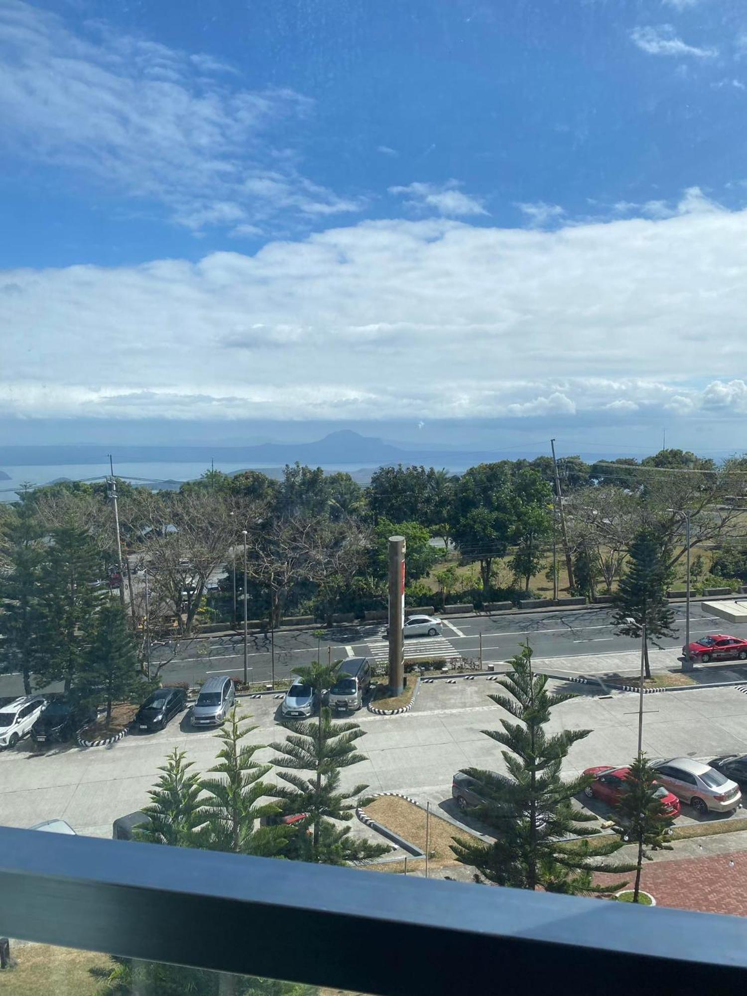 Smdc Tagaytay Taal Lake Condo Cook Netflix No Balcony No Free Parking タガイタイ エクステリア 写真