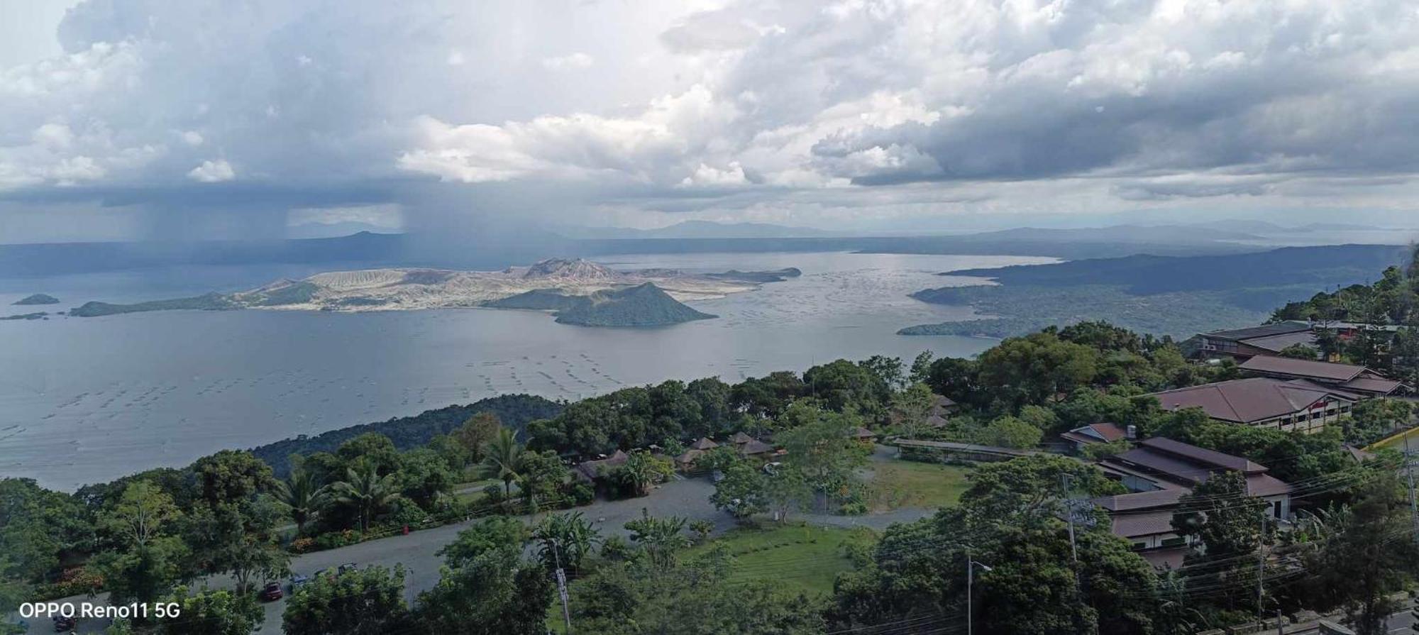 Smdc Tagaytay Taal Lake Condo Cook Netflix No Balcony No Free Parking タガイタイ エクステリア 写真